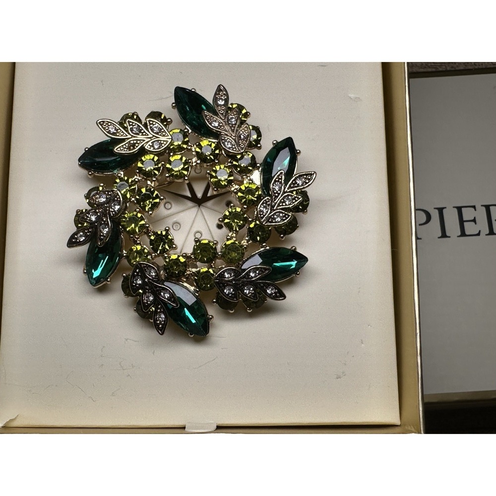 Napier Vintage Signed Leaf‎ Wreath Green Stones Gold-tone Brooch 2" Original Box